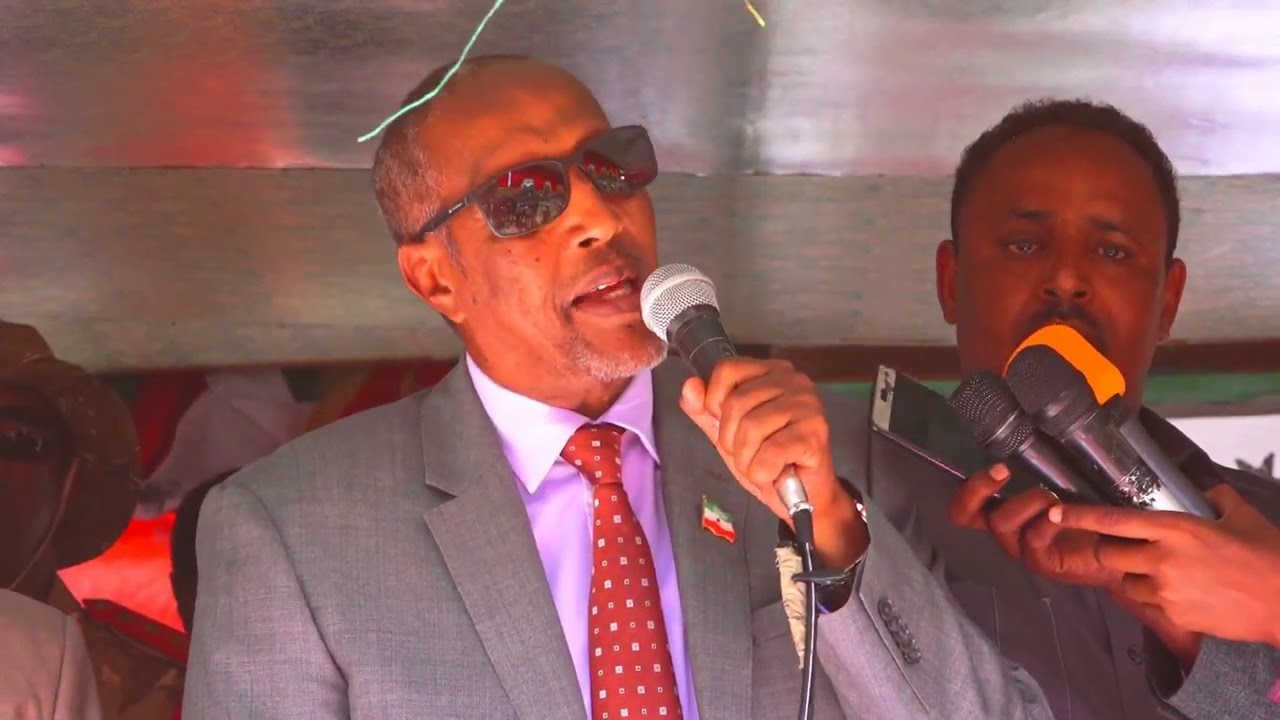 Daawo “Somaliland madax-dhaqameedku iyagaa Sanaag ka bilaaby, shirkii ugu horreeyey ee nabadaynta Somaliland ee 1991-kii, halkanaa (Sanaag) laga bilaabay ilaa iyo Boorama-na wuu socday, haddaannu Somaliland nahayna tani way dhisantay oo wax badan bay qabsatay, gudaheediina way hagaajisatay, inta ka dhimmanna way hagaajisanaysaa, qolada Koonfurta ee Talyaanigu gumaysan jireyna waxan leeyahay annagiina na dhibte oo maalin walba qas iyo dhibaato ayaad nala ag-joogtaan annaguna nabad iyo wanaag baannu wadnaa.” Madaxweyne Biixi