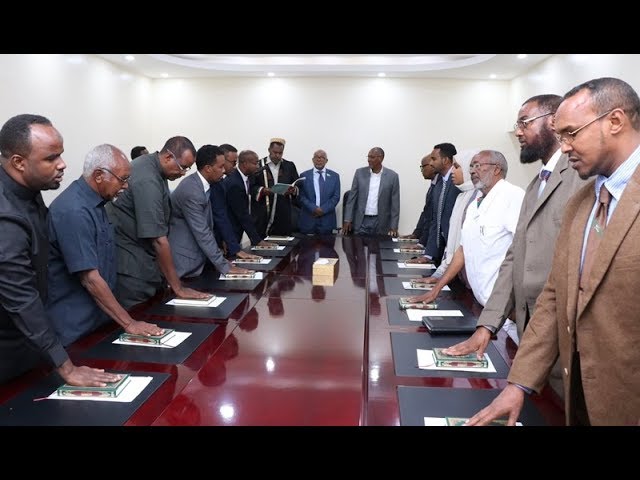 Daawo Masuuliyiinta Maanta lagu dhaariyey Madaxweynaha Somaliland Hortiisa