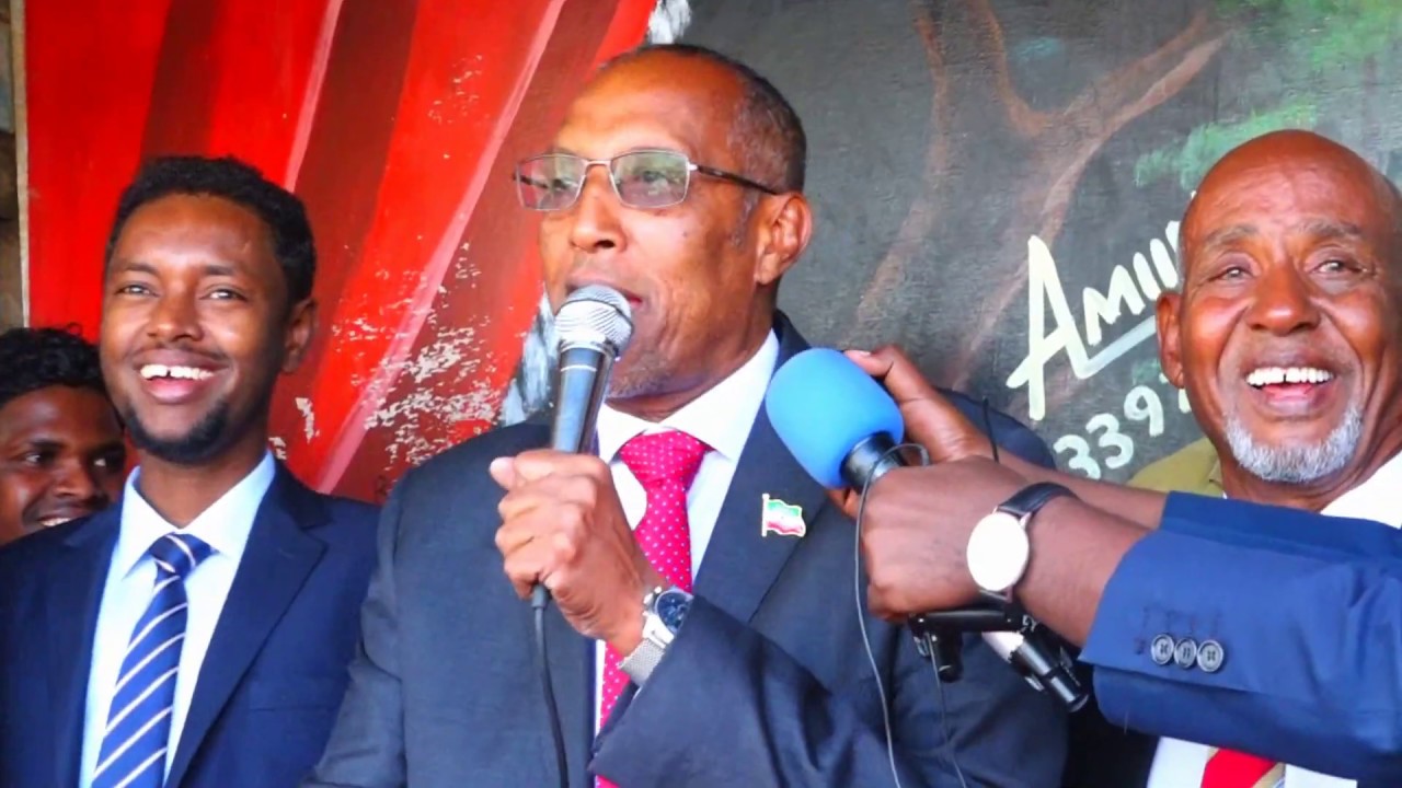 Daawo Khudbadii Madaxweynaha Somaliland ee Ardayda Dugsiga Qudhac Dheer uu ka jeediyey