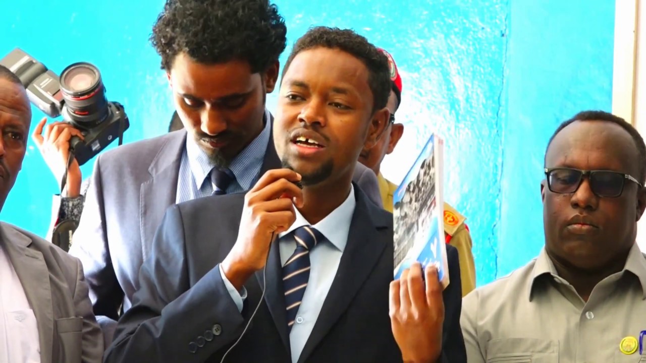 Daawo Madaxweynaha Oo Ardayda u qaybiyey Bugaag Bilaasha iyo Khudbadii Masuuliyiinta Waxbarashada