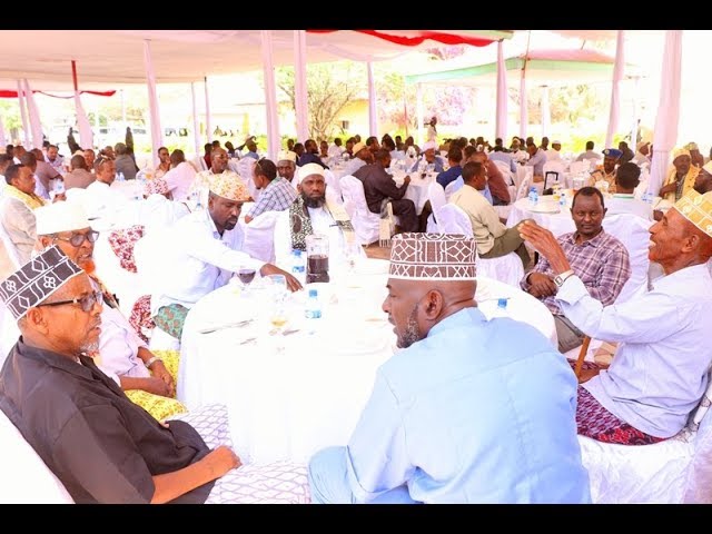 Daawo “Dawladnimo aynnu wada-dhisanno baan idiinku yeedhay, waxa aynnu haysanno oo dhexdaas inoo yaalla ayeynu ka dhigannay, walaalow adigaa leh iyo cun iyo cun baynnu ku wada-hadalnay.” Madaxweynaha Somaliland