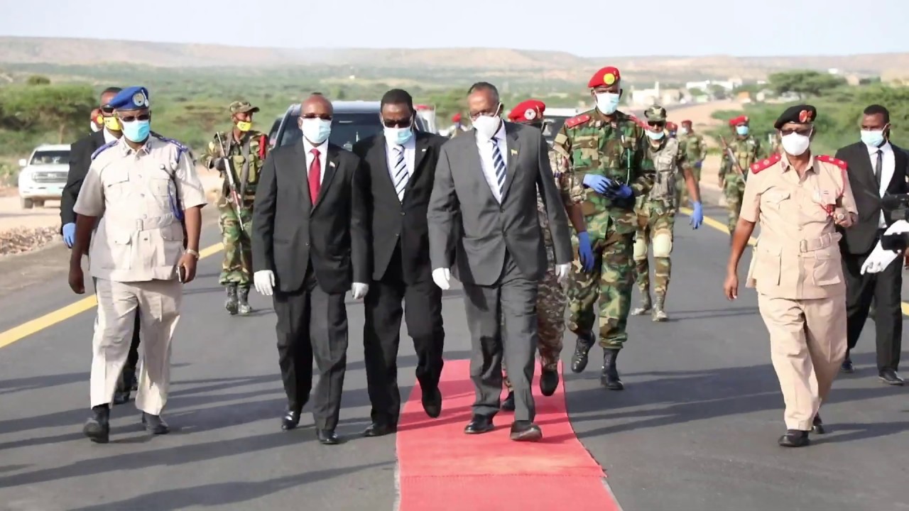 Madaxweynaha Somaliland Oo Xadhiga Ka Jaray 12-Kii Kiiloo Mitir Ee Ugu Horreeyey Ee Waddada Berbera Corridor