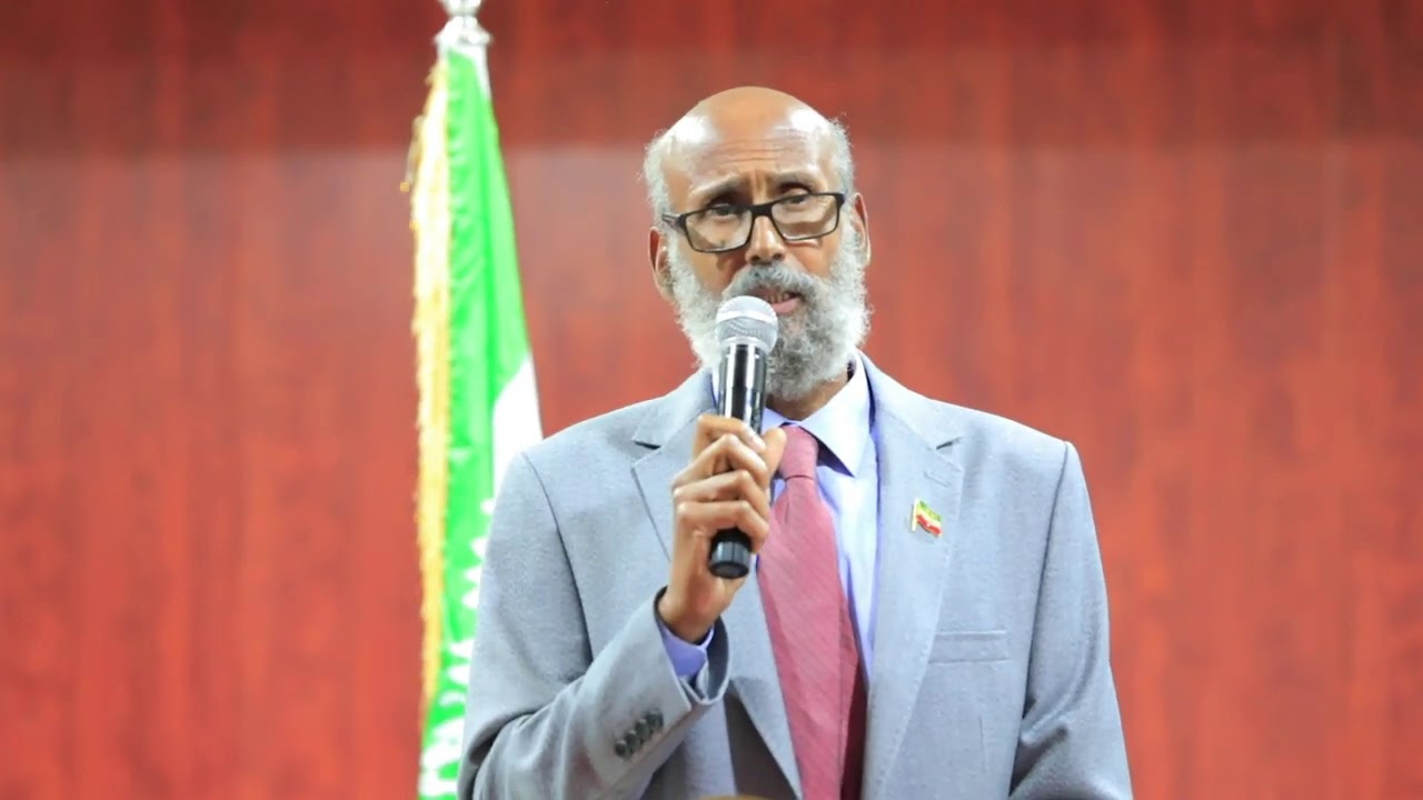 “Dhibaatadii dhacday iyo gabbood-falkii dhacay wax lasoo koobi karo ma aha, waxana mahad iska leh raggii iyo haweenkii guntiga dhiisha iskaga dhigay ee u duubtay inay badbaadiyaan oo …..,”Duuliye Axmed Maxamed Xasan (Axmed-dheere).