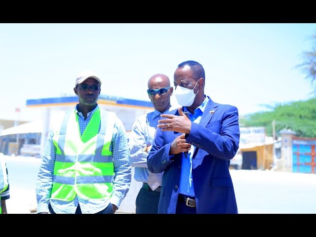 Agaasimaha Guud Ee Madaxtooyada JSL Oo Kormeeray Waddada Afarta Haad Ah Ee Badhtamaha Hargeysa Oo Loo Sameeyey Biyo-mareenno