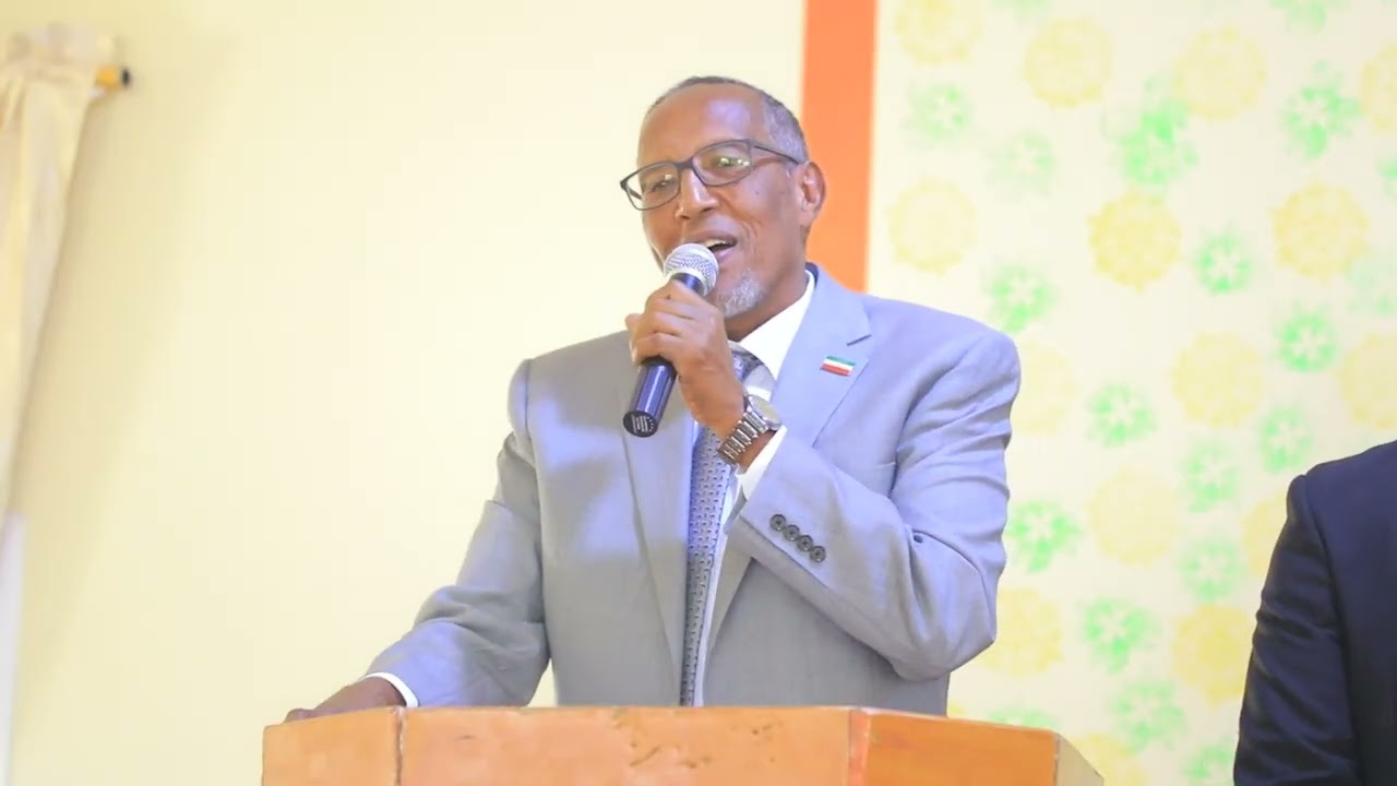 Madaxweynaha Jamhuuriyadda Somaliland Oo La Hadlay Bulshada Reer Ceerigaabo