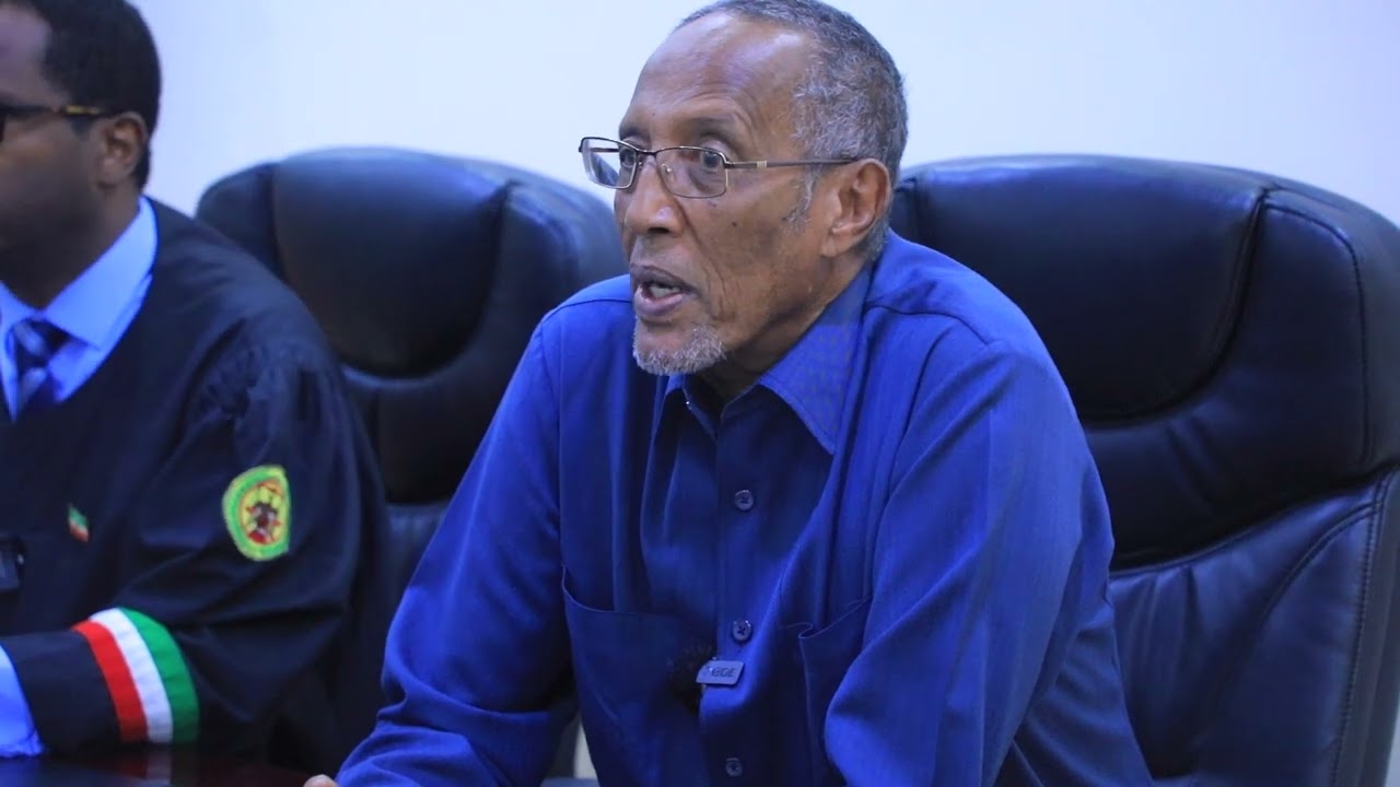 Madaxweynaha Jamhuuriyadda Somaliland Ayaa Hortiisa Lagu Dhaariyey Afar Xubnood Oo Ka Mida Komishanka Cusub Ee Doorashooyinka Qaranka