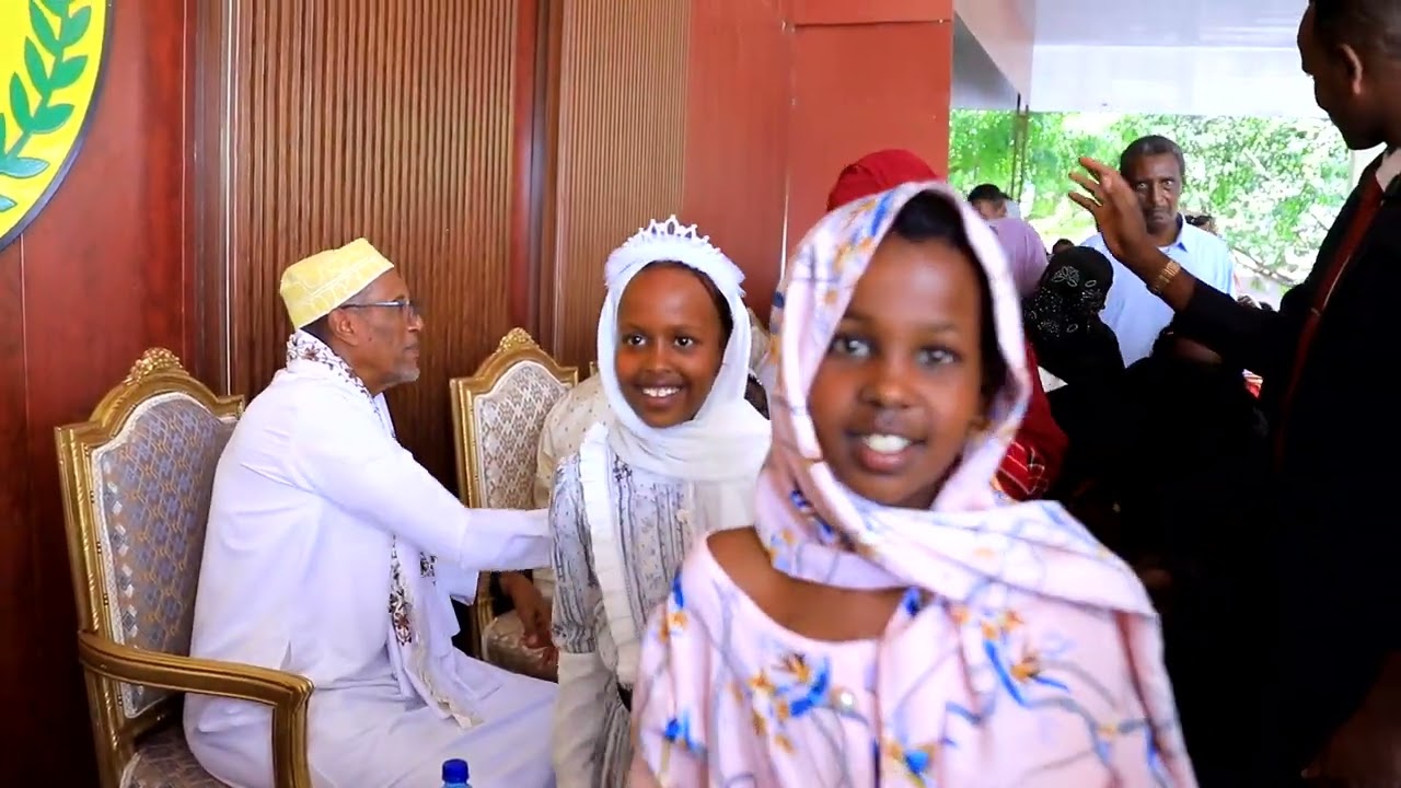 Muqaalada Salaamaha Shacbi weynaha iyo Madaxweynaha Jamhuuriyadda Somaliland ee Ciidal Fidriga