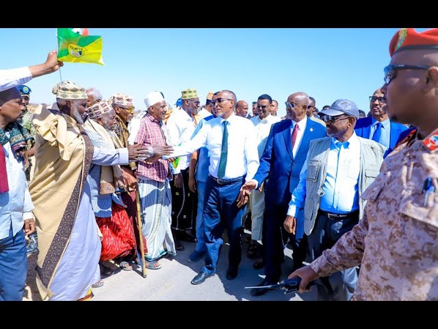 Madaxweynaha Jamhuuriyadda Somaliland iyo Weftigii uu hoggaaminayo oo lagu soo dhaweeyey magaalada Burco iyo deegaannada ku teedsan.