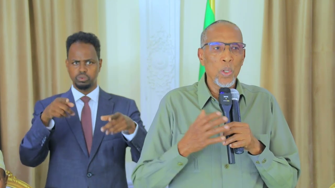 Madaxweynaha Jamhuuriyadda Somaliland oo qaabilay Qaar kamid ah bulshada maqalka naafada ka ah.