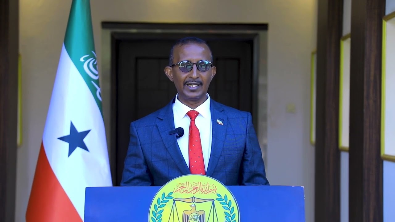 Fadhigii 003-aad ee Golaha Wasiirrada oo uu Shir-gudoominayey Madaxweynaha Jamhuuriyadda Somaliland, mudane Cabdiraxmaan Maxamed Cabdilaahi (Cirro) kuna wehelinaayey Madaxweyne ku xigeenka Somaliland oo ka qabsoomay Madaxtooyada Qaranka.