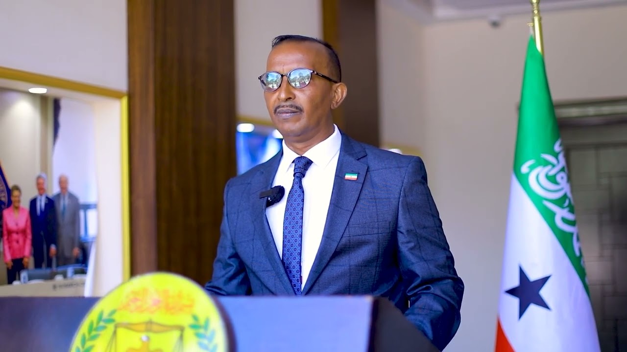 Afhayeenka Madaxwaynaha Jamhuuriyadda Somaliland, Mudane Xuseen Aadan Cige (Deyr) oo Warbaahinta La Hadlay, fariin Muhiimana u diray Shacbiga.