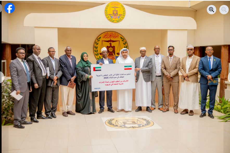 نائب رئيس الجمهورية يتسلم مساعدات غذائية من وكيل دولة الإمارات العربية المتحدة لدى صوماليلاند